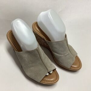 Bella Vita Shoes Womens Size 8.5 Beige Wedge High Heels Sandal Slide Comfort